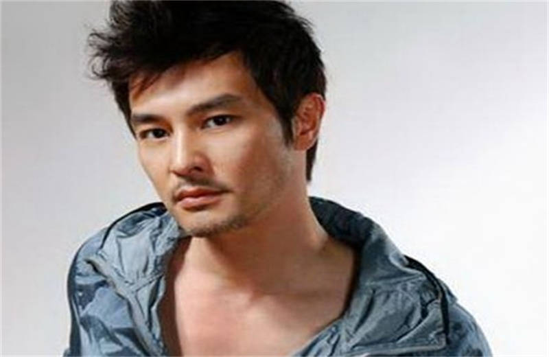 连凯为高以翔庆37岁冥诞,女友还喜欢他,父亲头发白了