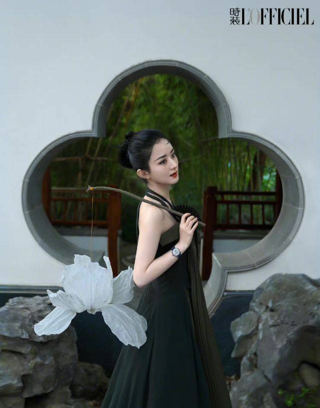 黑色 赵丽颖最新国风造型彻底封神！穿一身黑穿越古今，时尚感彻底开挂