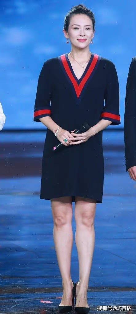 黑色 章子怡穿衣从没让人失望过，不管是私服还是工作服，都贼有魅力