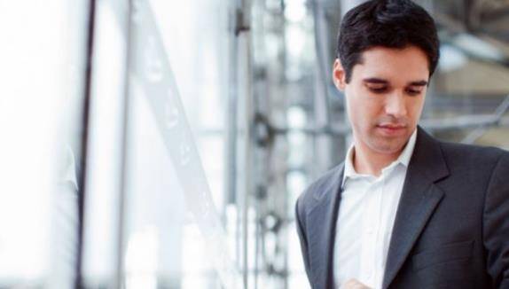 因为|男性晨起后的3个坏习惯，会逐渐掏空你的身体，比喝酒后果还严重