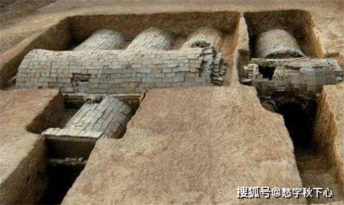 现金365app 滚球app 丈夫的墓被盗掘一空 隔壁妻子墓却无人问津 专家打开后惊讶不已