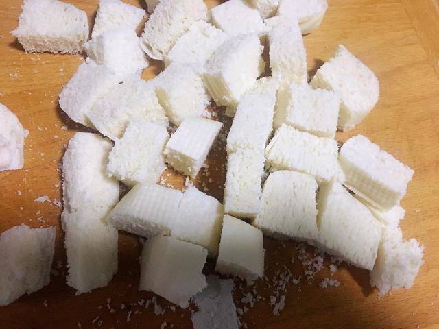 葱花|剩馒头有新吃法，可以和蛋液搭配，做成馒头煎蛋