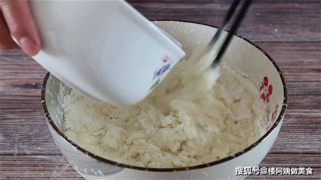 葱花|简单的早餐饼做法，省时省力，吃起来柔软又筋道，营养又健康