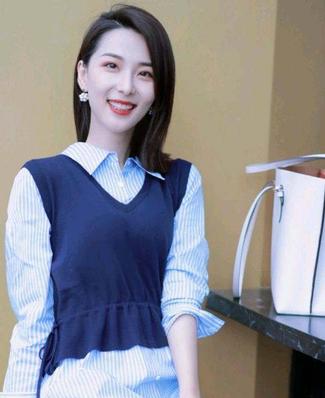 服装 会穿衣搭配的女生确实很惊艳，既优雅又有魅力，轻松美成焦点