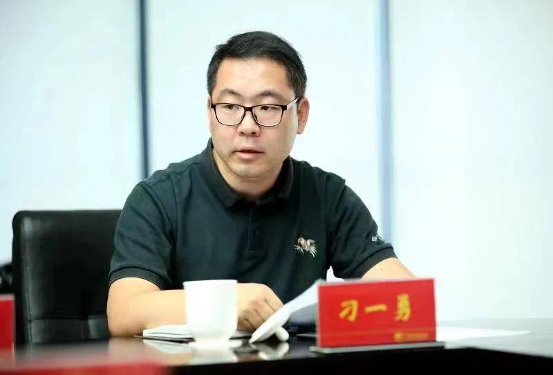 座谈会上,江苏省记协新闻道德委员会委员,南师大新传院骆正林教授系统