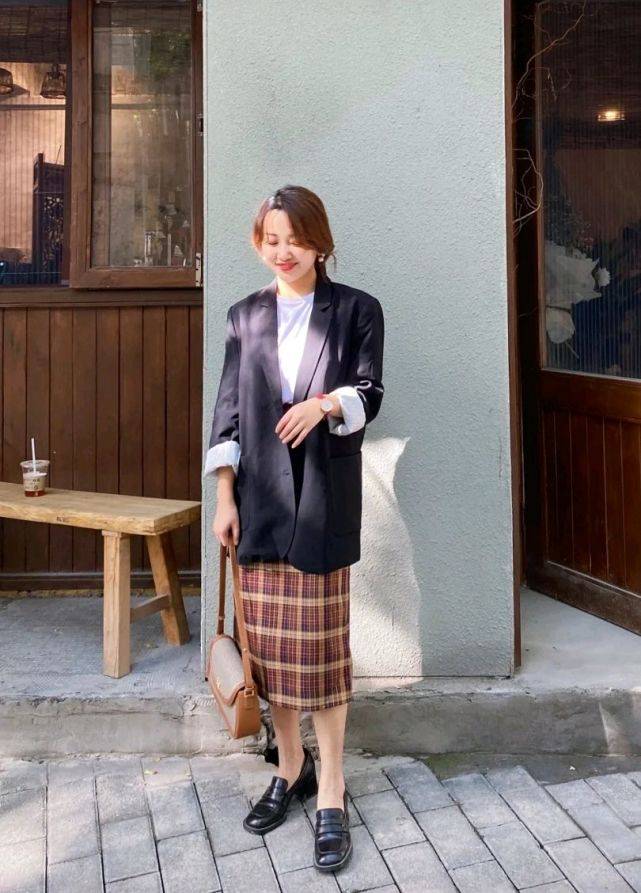 服装 会穿衣搭配的女生确实很惊艳，既优雅又有魅力，轻松美成焦点