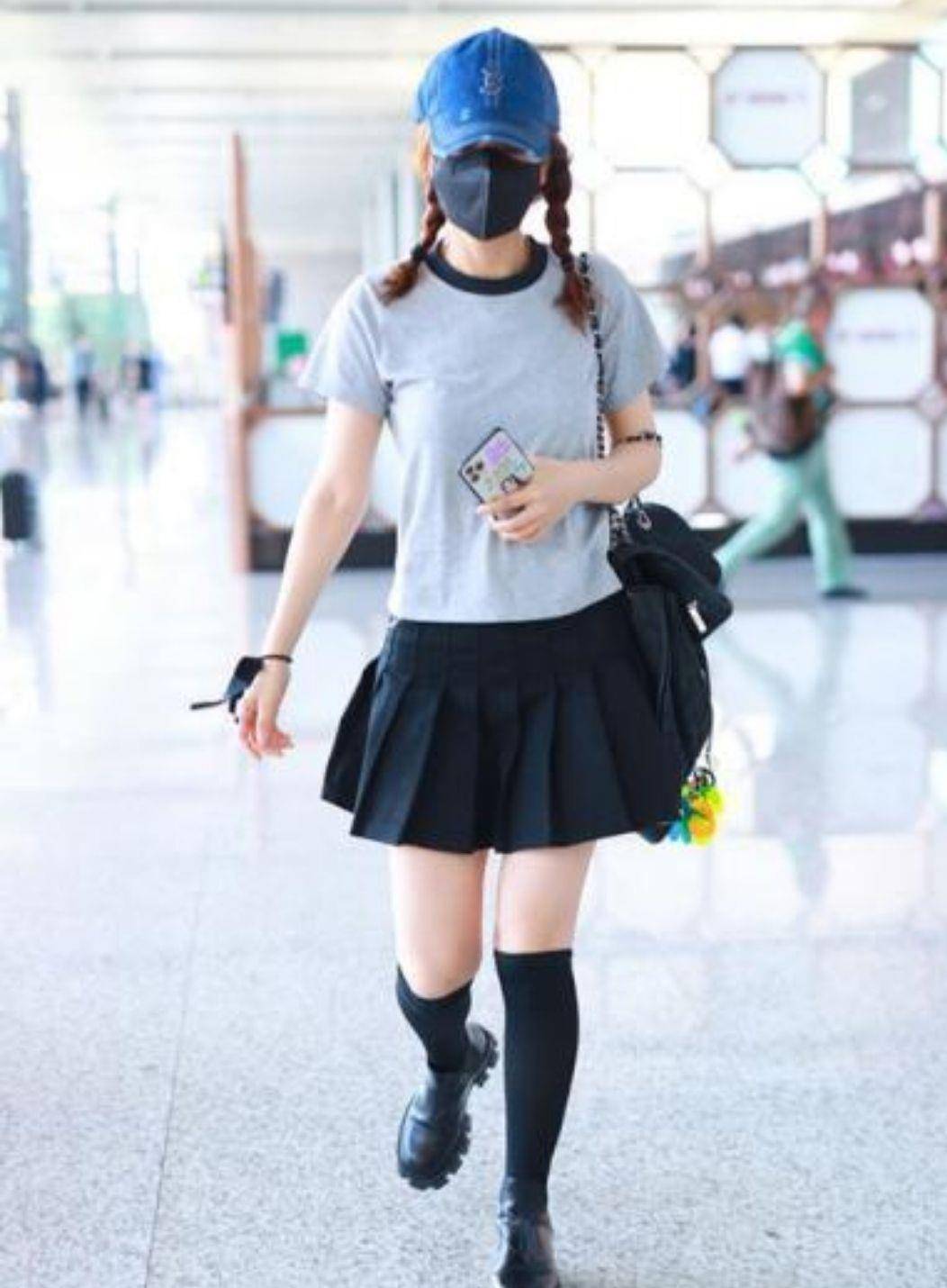 长袖 秋天穿搭少不了半身裙，解锁多种百褶裙穿法，绽放女性光芒
