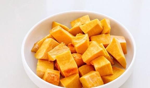 清水|这面食比馒头简单比油条健康,手不沾面上锅一蒸,暄软香甜不粘牙