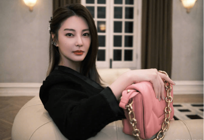 因为|真不愧是张雨绮！节目中竟上演“逃跑式”恋爱，我们该如何看待？