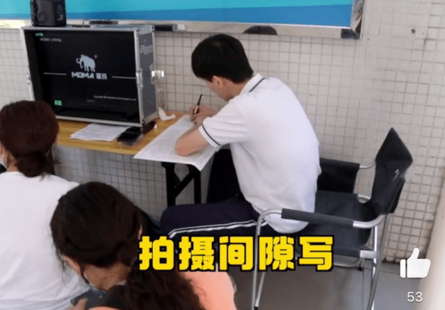 电影|明星片酬8000万，重头戏却要用替身，导演弃用后，拍出这部好片