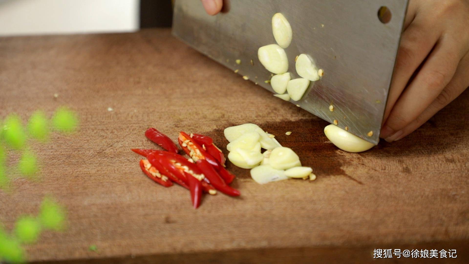 做法|做农家小炒肉，先炒辣椒还是先炒肉？大厨教你正确做法，香辣下饭