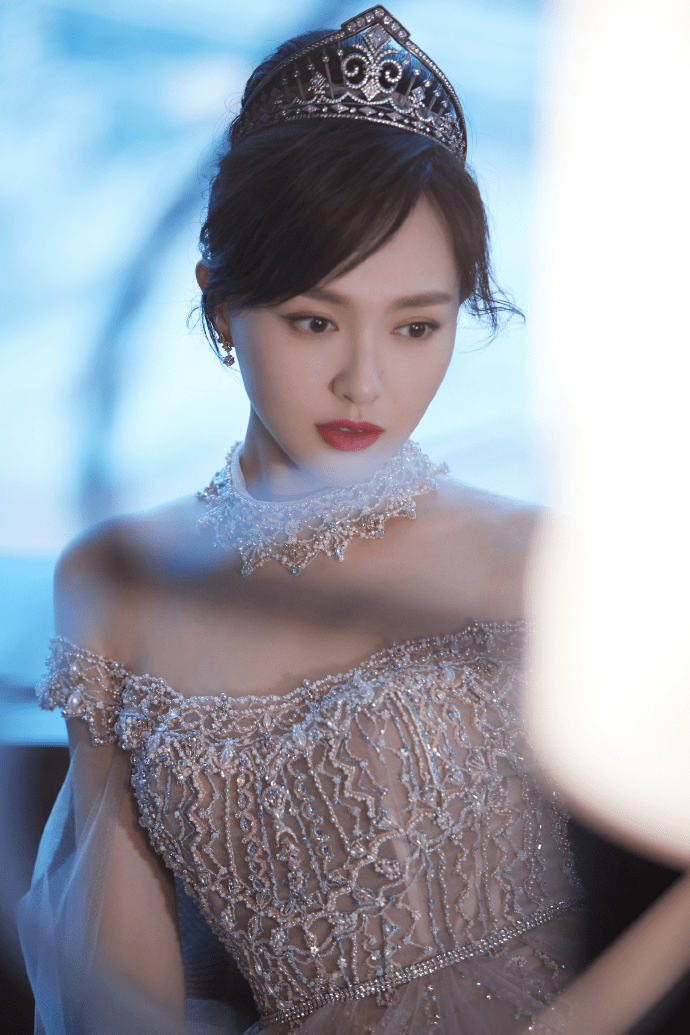 邓伦 众星周末营业状态PK！唐嫣仙贵、李沁鬼马，邓伦和王俊凯谁圈粉？