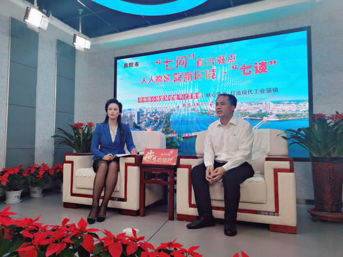 新野县发改委主任郑军辉说,南阳日报高位策划,重磅推出的《"七问"直击