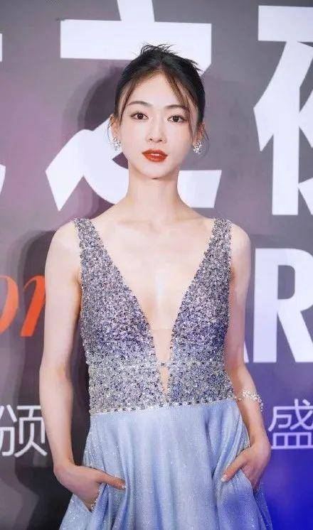 仙境 仙境夜：董洁妖娆抹胸，徐璐蛮腰深V，曾黎长腿热裤惊艳全场！