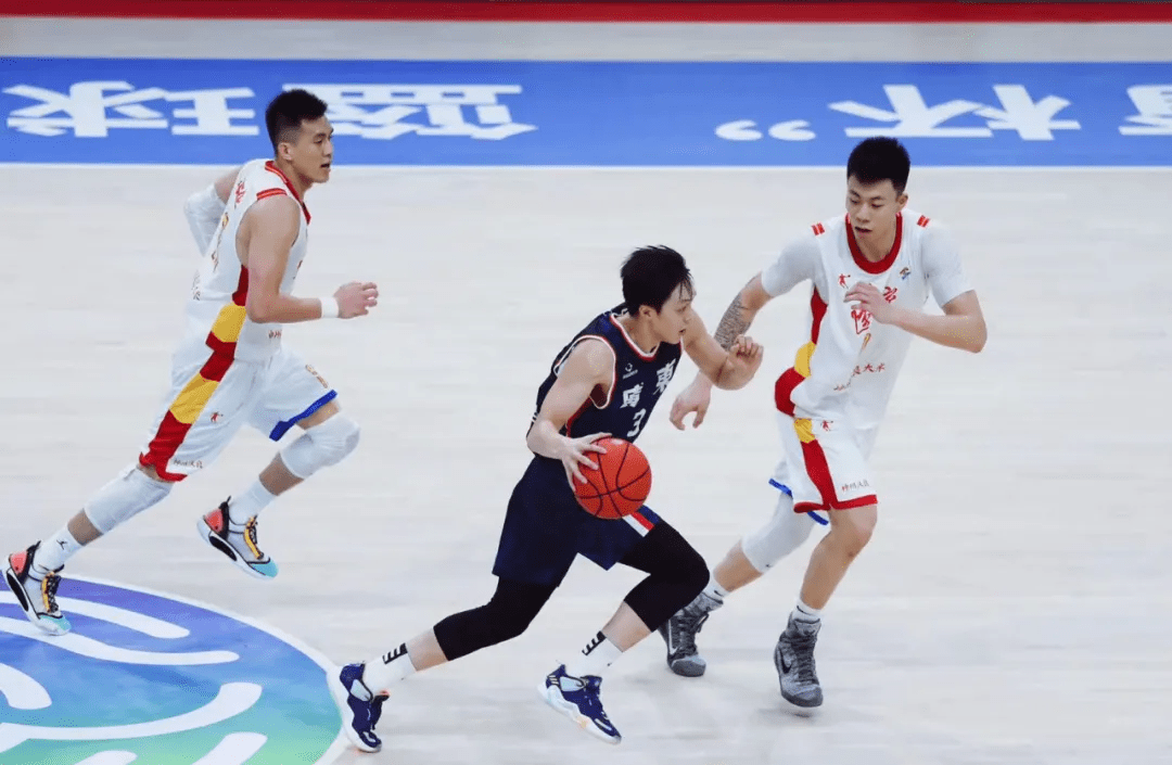 此次全運會遼寧男籃隊擁有曾在nba效力的周琦加盟,對於廣東大益普洱