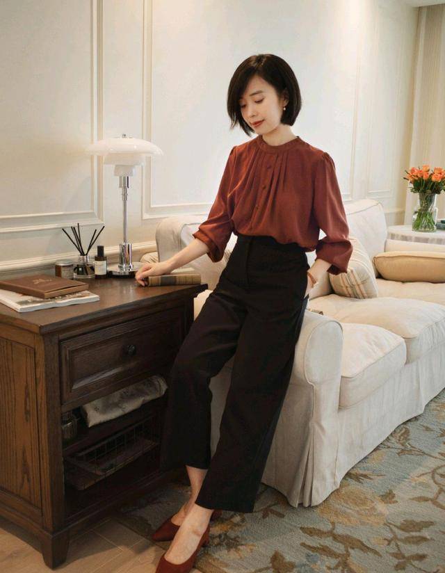 颜色 真正会穿的女人！从不“乱”穿衣，这些秋季穿搭优雅温柔又有气质