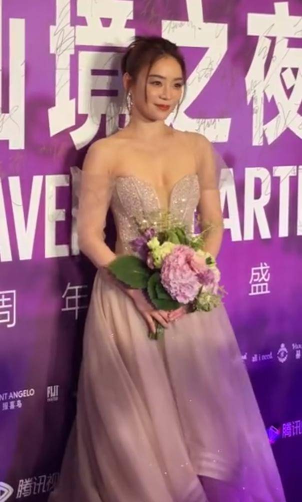 仙境 仙境夜：董洁妖娆抹胸，徐璐蛮腰深V，曾黎长腿热裤惊艳全场！