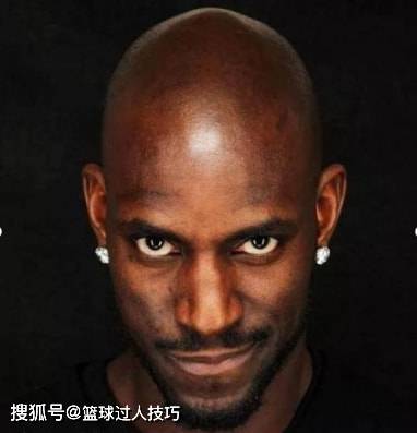 伦纳德当NBA球星变光头，东77伦纳德颜值悬崖式下滑，詹姆斯毫无违和感