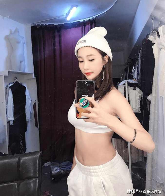 整体 韩风时尚穿搭，满满干货，照学照穿无压力，网友：这身材绝了