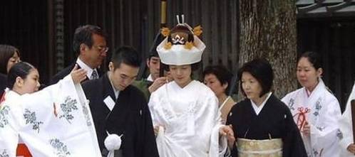中国游客看完日本婚礼，回国后不忍直视，游客：你管这叫婚礼？