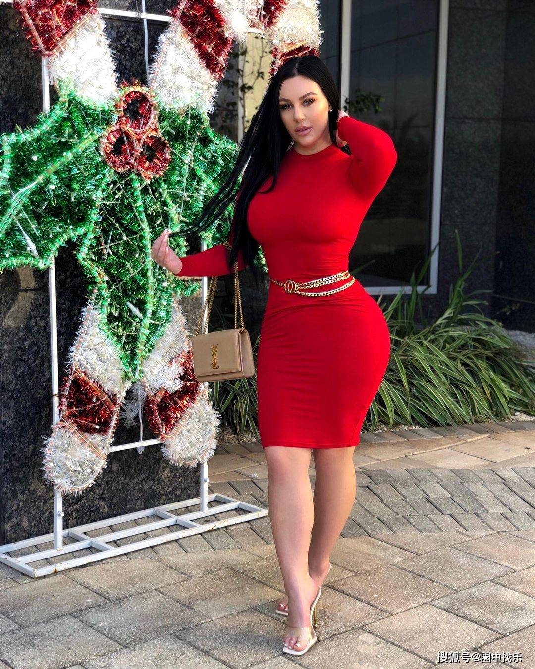 原创长相甜美的瑞典模特曲线的身姿堪比美国红人金卡戴珊