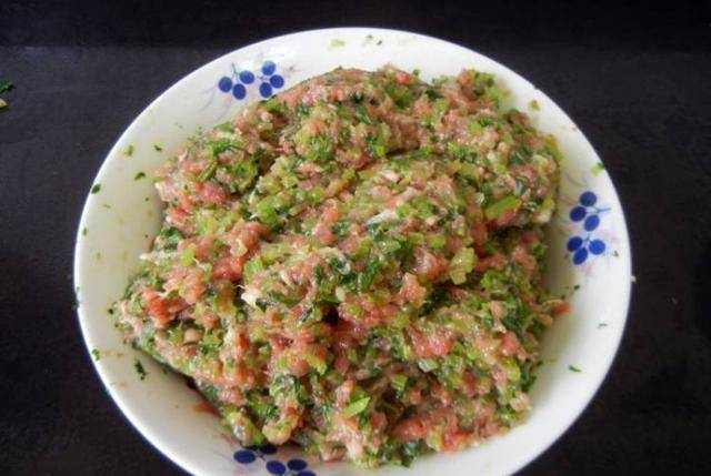 成小|馄饨别煮着吃,教你做成小生煎,好看又好吃,孩子每次一盘不够!