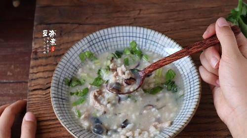 香菜|三月气候多变,做早餐别再牛奶豆浆,熬个粥,老人孩子都很爱吃