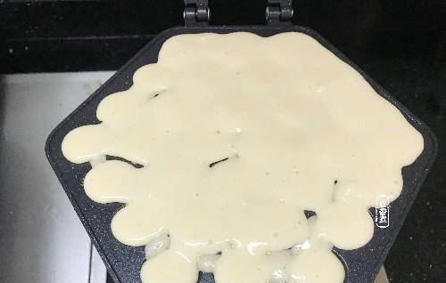 美食|早餐吃鸡蛋仔,我能吃三个,看着一个个圆球好看,没想到吃着更香