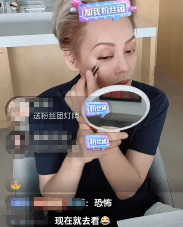 因为49岁宁静直播全素颜出镜，懒理恶评心情好，脸颊凹陷疑似暴瘦？