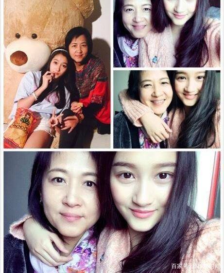 服装 关晓彤的妈妈底子很好，休闲风的服装穿出优雅气质，基因真好