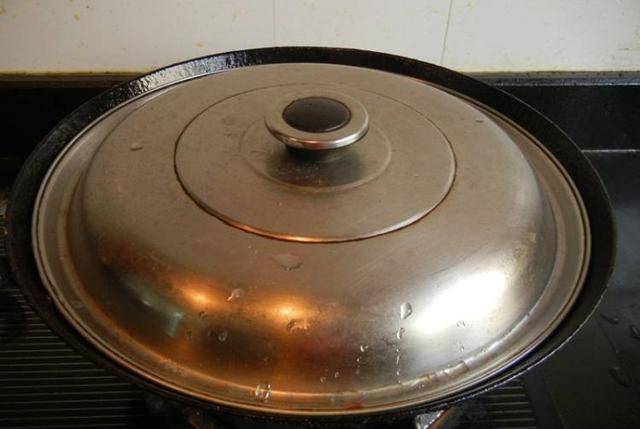 成小|馄饨别煮着吃,教你做成小生煎,好看又好吃,孩子每次一盘不够!