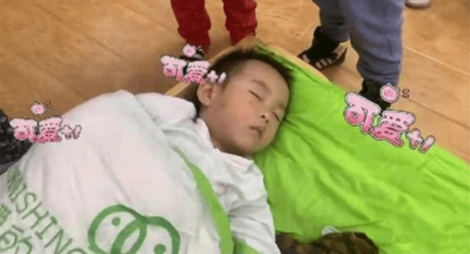 家长|幼儿园“超贪睡宝宝”走红，家长群被成功逗乐：孩子熬夜了？