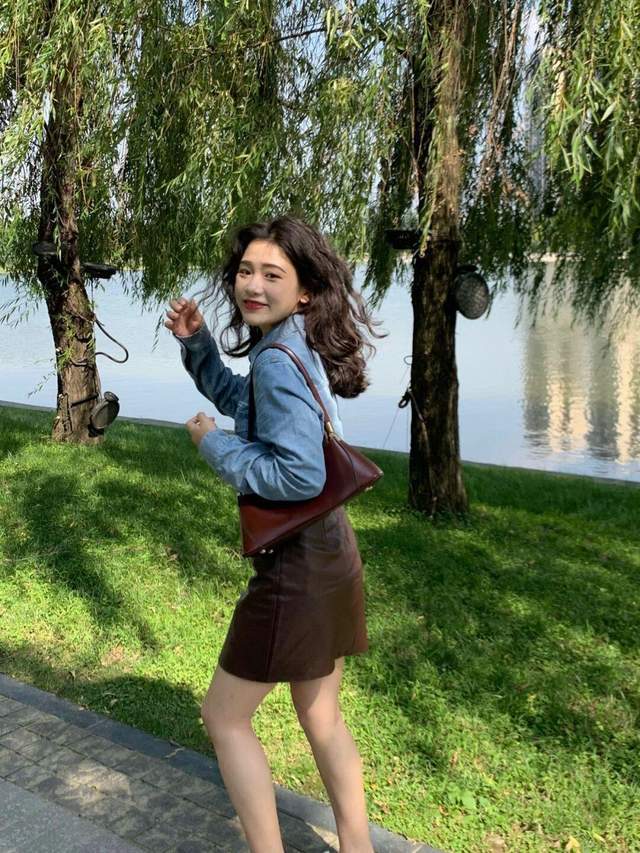 小个子 西装外套怎么穿出高级感?不如搭配半身裙,优雅时尚又能提升气质