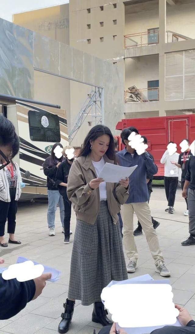 整体 两大女神罕见同框!45岁舒淇变绝美女神,61岁惠英红皮肤真白皙