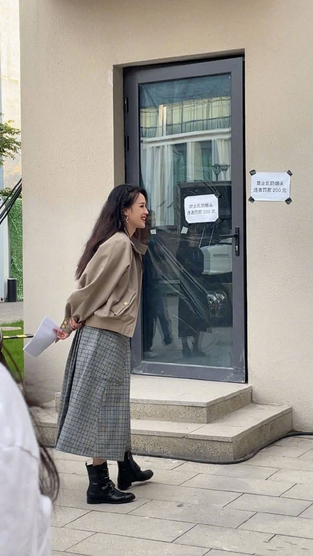 整体 两大女神罕见同框!45岁舒淇变绝美女神,61岁惠英红皮肤真白皙