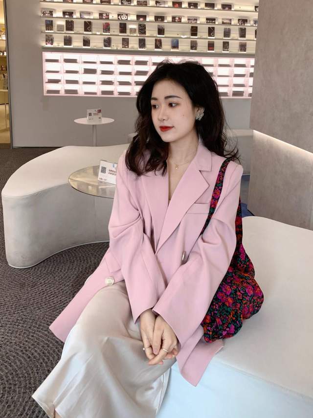 小个子 西装外套怎么穿出高级感?不如搭配半身裙,优雅时尚又能提升气质