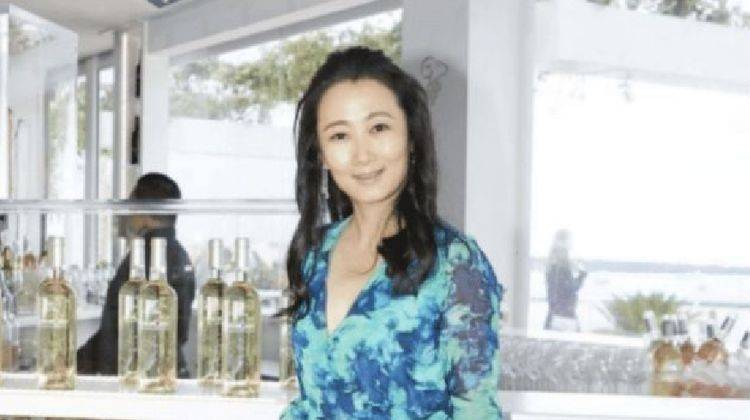 贾樟柯她为了不让自己变老，20年不吃晚饭不生娃 ，42岁看起来像62岁
