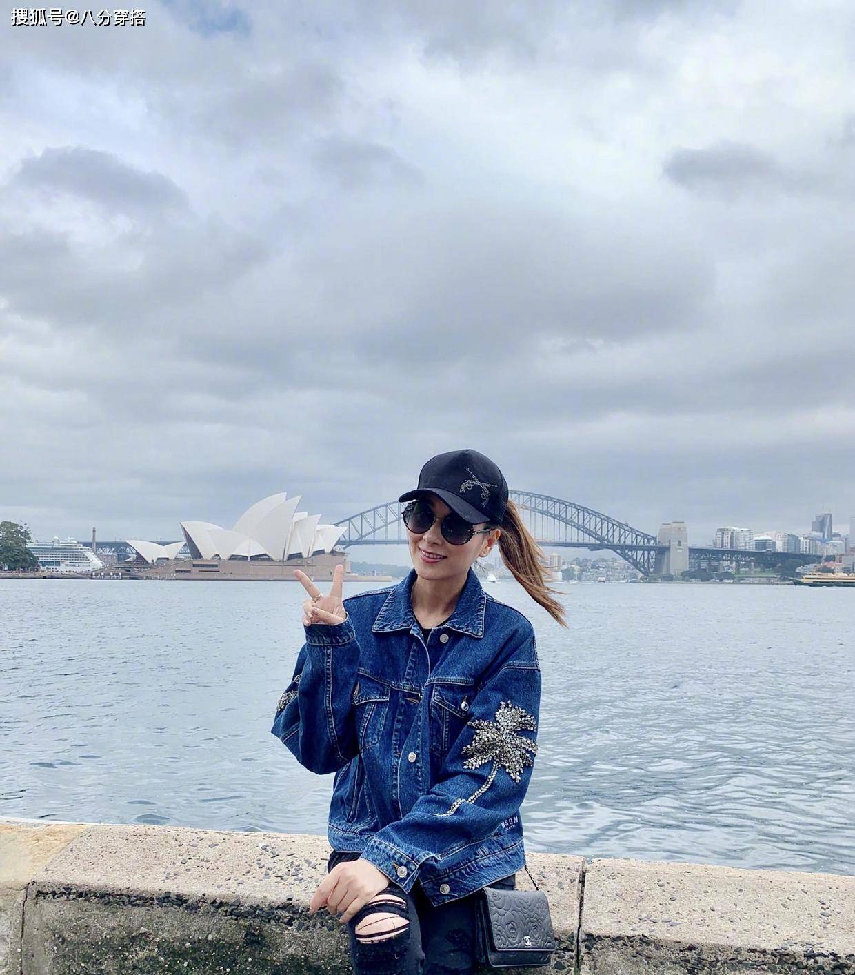 身材 杨恭如47岁气质仍惊艳，一袭白色礼服华丽高级，气场全开真惹眼