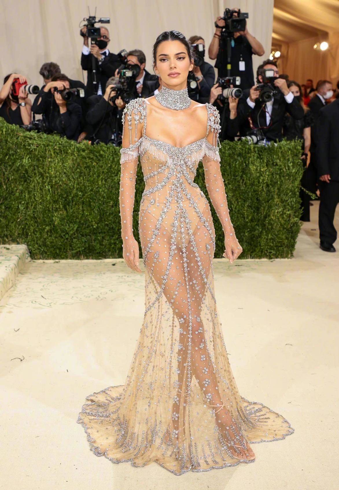 吉克做人群中最耀眼的那抹黑！比白皮高级比黄皮健美，没颜值hold不住