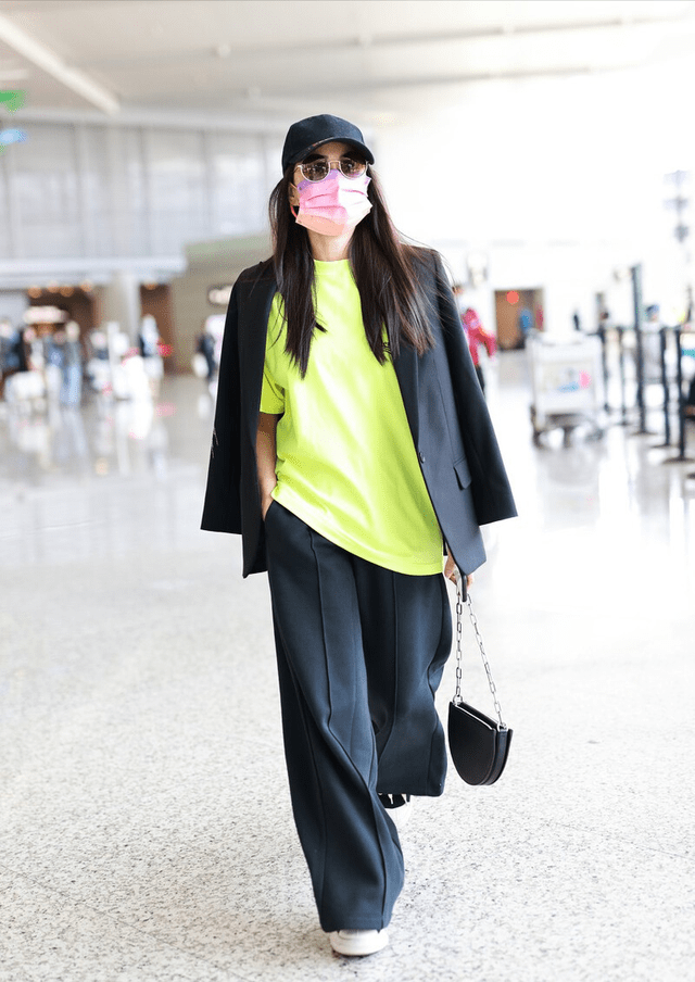 服装穿搭视频怎么拍吸粉 c94d5aecd55440e697bb2dcc01e79c1a.png