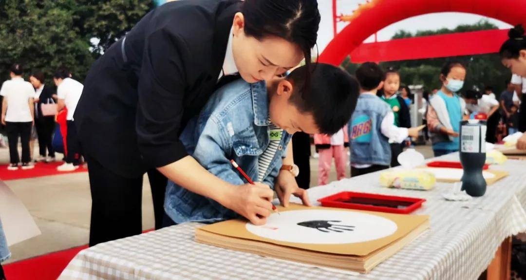 办学|【品质化办学】润物无声 花开有声——华信小剑桥幼儿园开学啦!