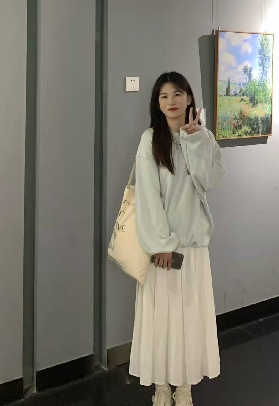高跟鞋 秋节推荐：半身裙配4款鞋子，小姐姐穿上后，拉升腿型显瘦又显高
