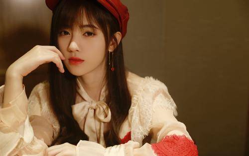 电脑新依美护肤：长期面对电脑？那该如何摆脱倦容和黄脸婆