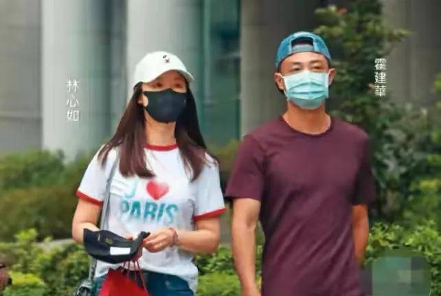 活动 霍建华陪林心如参加活动!耐心等待成小跟班,穿紧身裤彻底油腻了