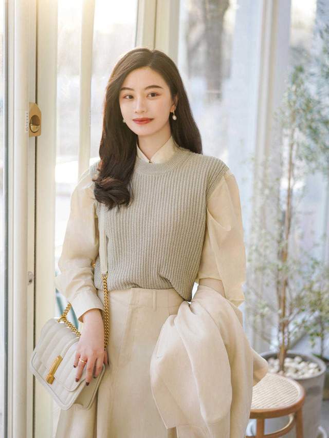 风衣 秋冬，一件风衣让你美出新高度，搭配牛仔裤或半身裙，高级又洋气