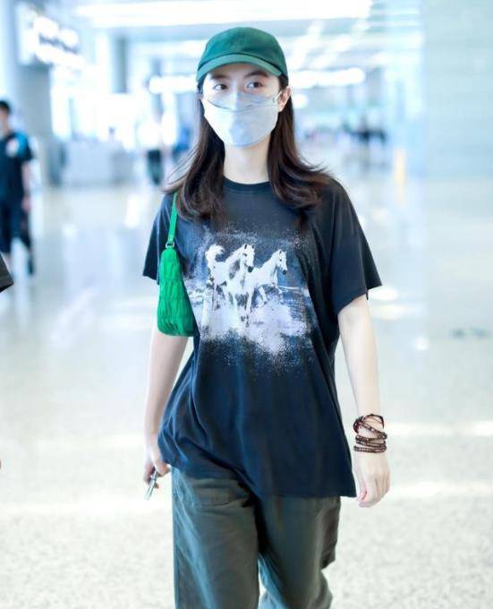 身材 吴奇隆夫妇现身,朴素打扮没有明星架子,刘诗诗偎依在旁小鸟依人