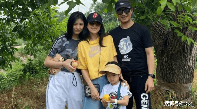 画面汪峰带大女儿为章子怡助力！感慨老婆太辛苦，夫妻隔空飞吻好甜蜜