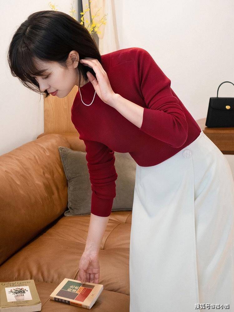 黑色 女人一旦过了40岁，穿衣搭配要选“气质款”，大方高级又很优雅