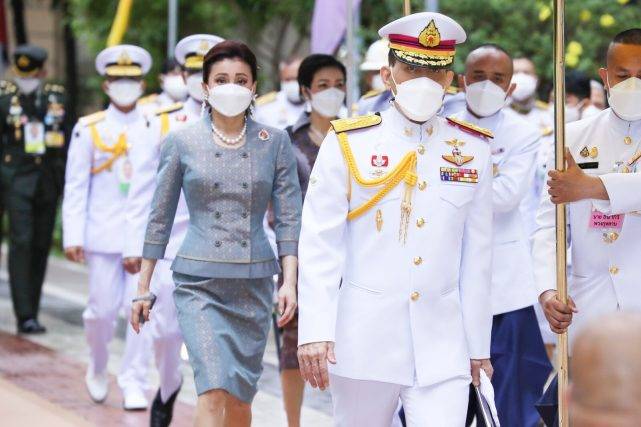 海报 苏提达新海报很妙！穿裹身裙热得衣服都湿透，为博泰王好感真是拼
