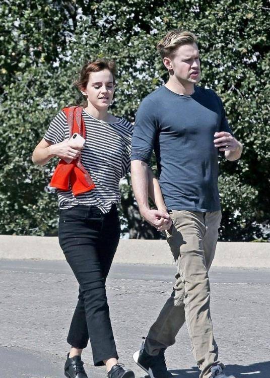 进行 31岁“赫敏”蜕变成女神了，颜值身材好吸睛，走在路上太抢镜了